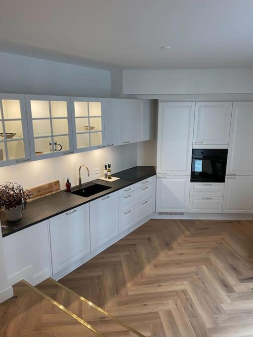 Nyrenoveret Charmerende Lejlighed I Odense C! Apartamento Exterior foto