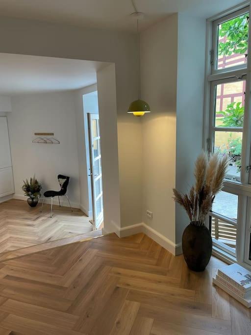 Nyrenoveret Charmerende Lejlighed I Odense C! Apartamento Exterior foto