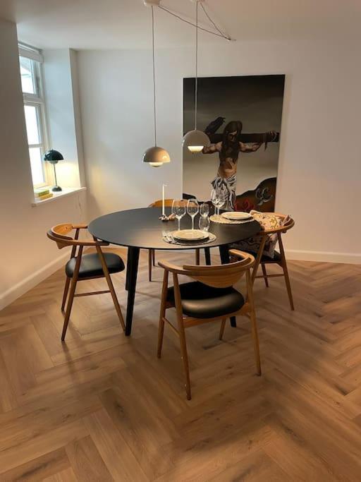 Nyrenoveret Charmerende Lejlighed I Odense C! Apartamento Exterior foto