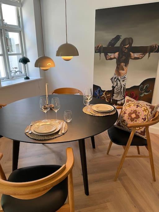 Nyrenoveret Charmerende Lejlighed I Odense C! Apartamento Exterior foto