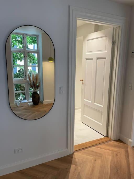 Nyrenoveret Charmerende Lejlighed I Odense C! Apartamento Exterior foto
