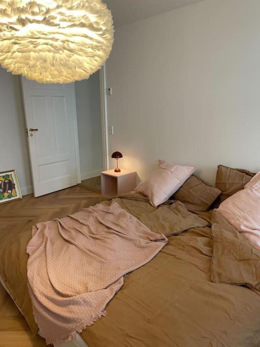 Nyrenoveret Charmerende Lejlighed I Odense C! Apartamento Exterior foto